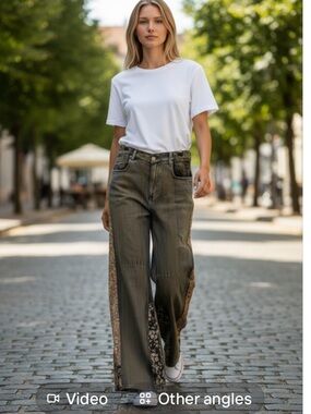 BlueVelvetXL Mineral Wash Floral Fabric Insert Wide-Leg Jeans